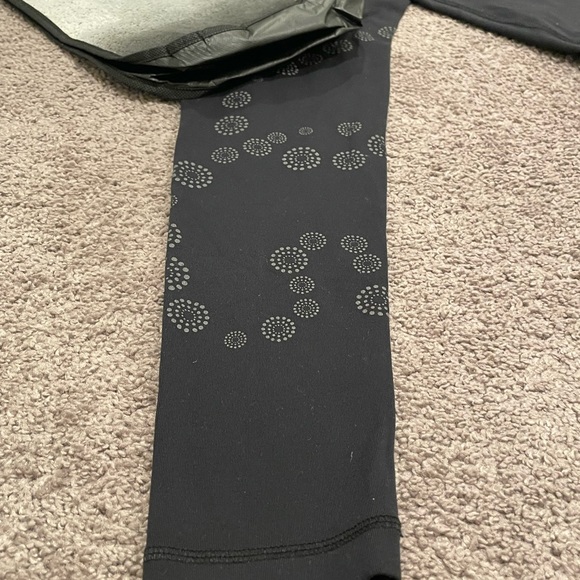 Lululemon - Picture 2 of 4